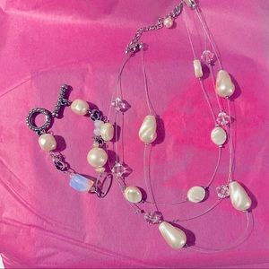 💰3/$25 ❤️ Vintage faux pearl necklace and bracelet bundle